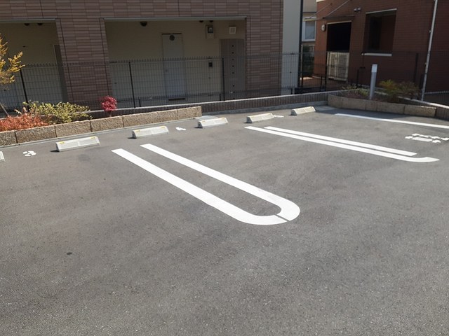 サンシャイン　ウィステリア 駐車場