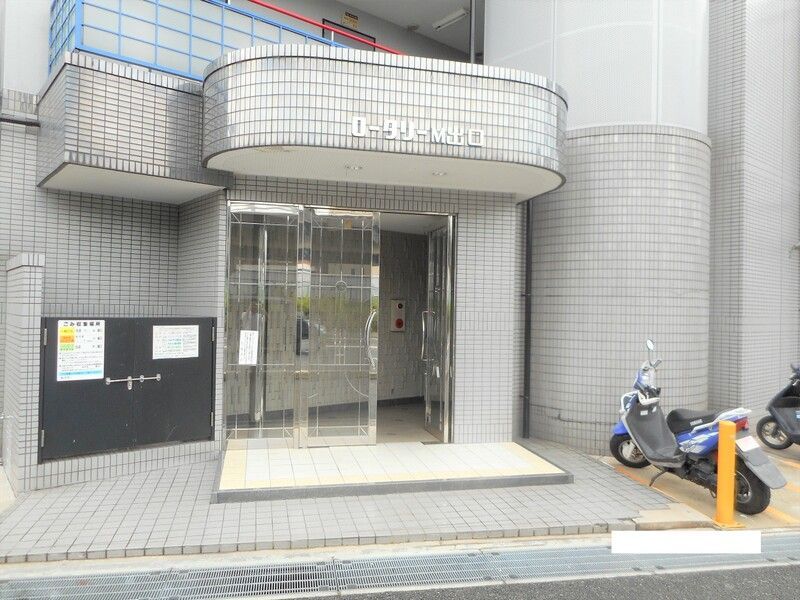 ロータリーマンション出口 エントランス