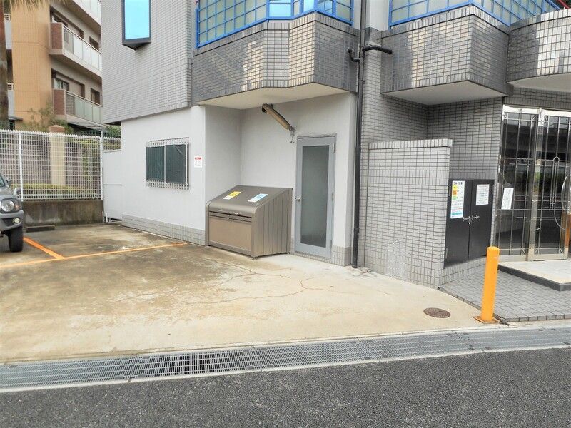 ロータリーマンション出口 ロビー