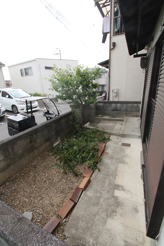 長尾東町３丁目54-7　賃家　右端 ベランダ