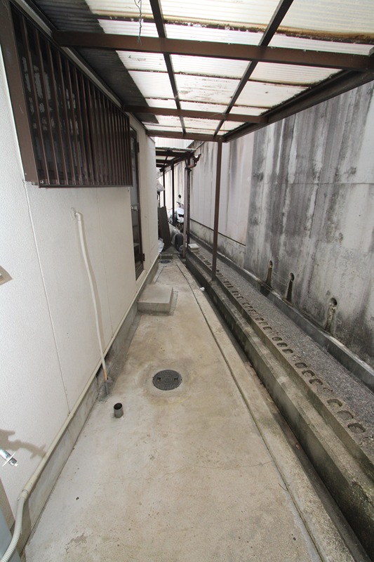 長尾東町３丁目54-7　賃家　右端 ベランダ