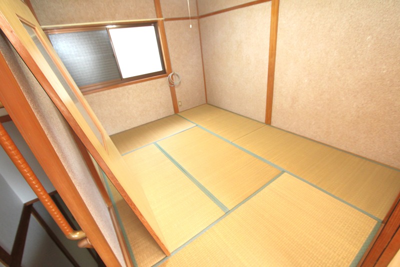長尾東町３丁目54-7　賃家　左側 収納