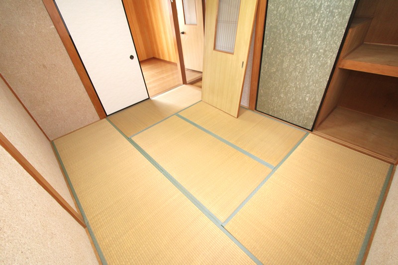 長尾東町３丁目54-7　賃家　左側 収納