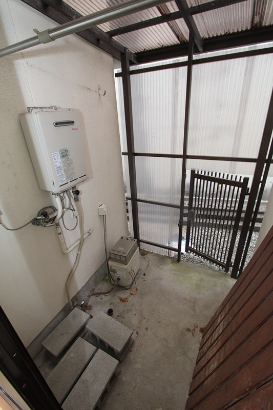 長尾東町３丁目54-7　賃家　左側 ベランダ