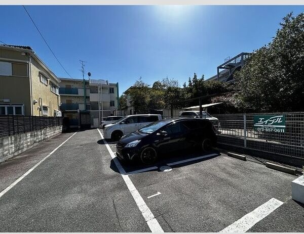 リバーサイドくずはⅡ 駐車場