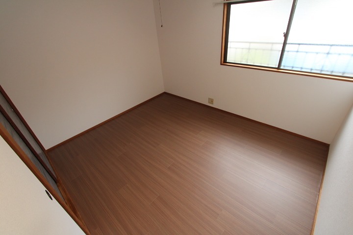 岡山手町14-16貸家 ベッドルーム