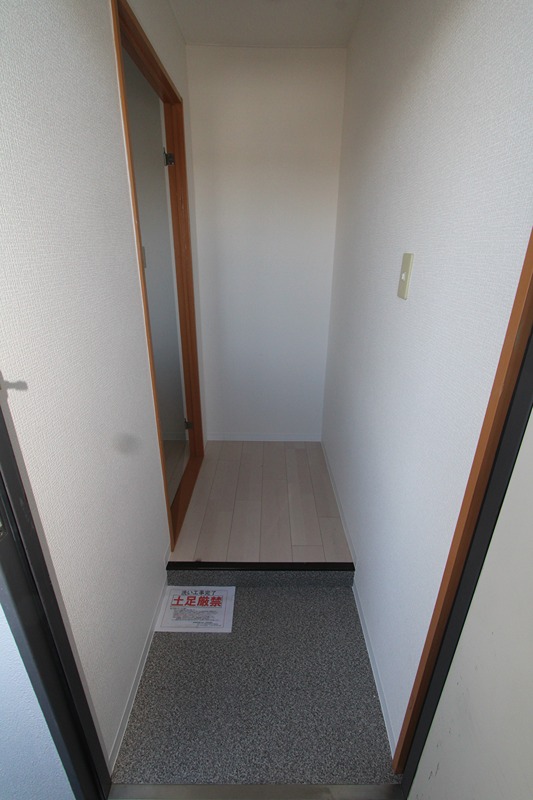 レオハイム長尾３ 玄関