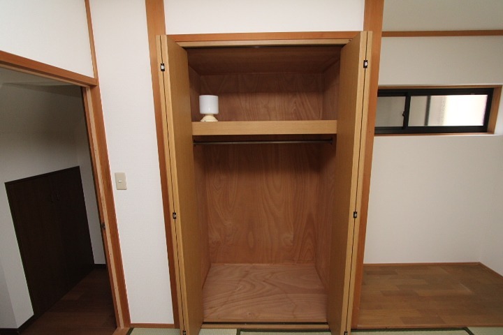 須山町4-10　賃家 収納