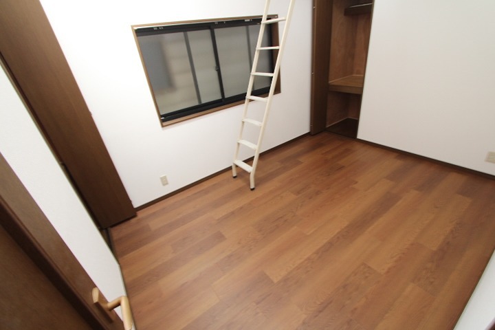 須山町4-10　賃家 ベッドルーム