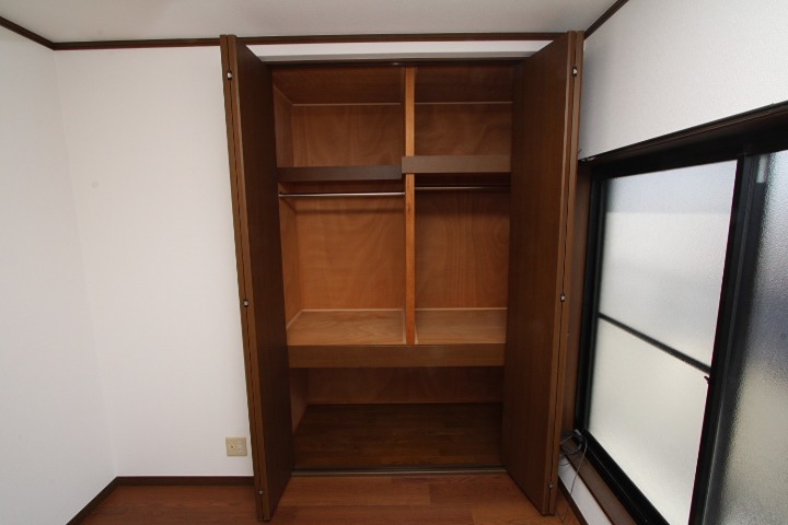 須山町4-10　賃家 収納