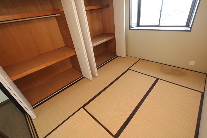 イーストヒルズ東香里 ベッドルーム