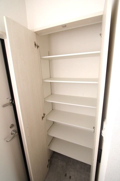 クリエオーレ藤阪中町Ⅰ 収納