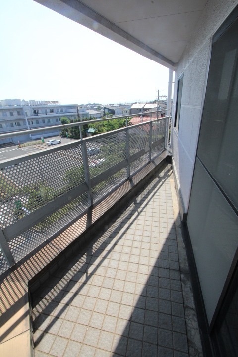 イーストヒルズ東香里 ベランダ