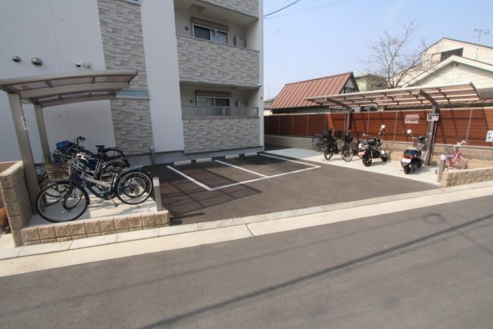 クリエオーレ出口 駐車場