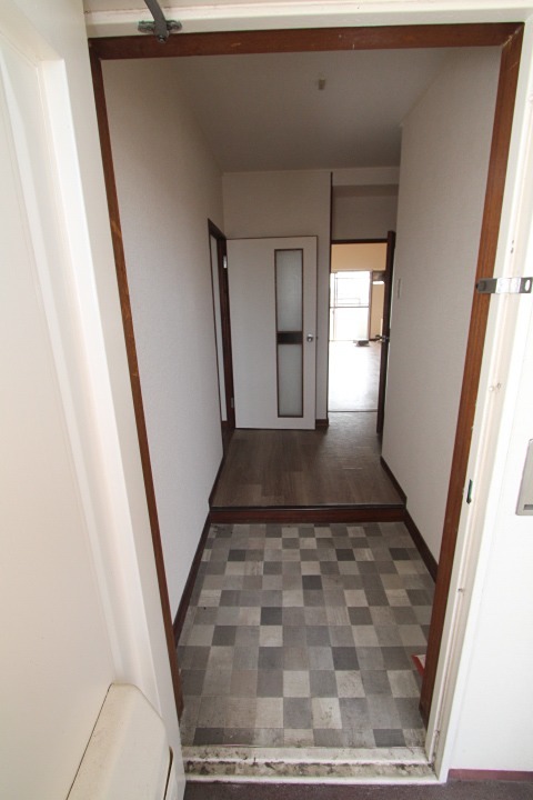 家具町ハイツ 玄関