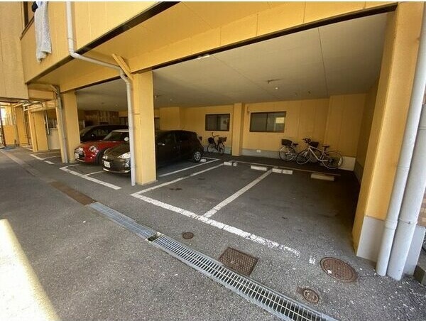 三熊ハイツ渚7号 駐車場