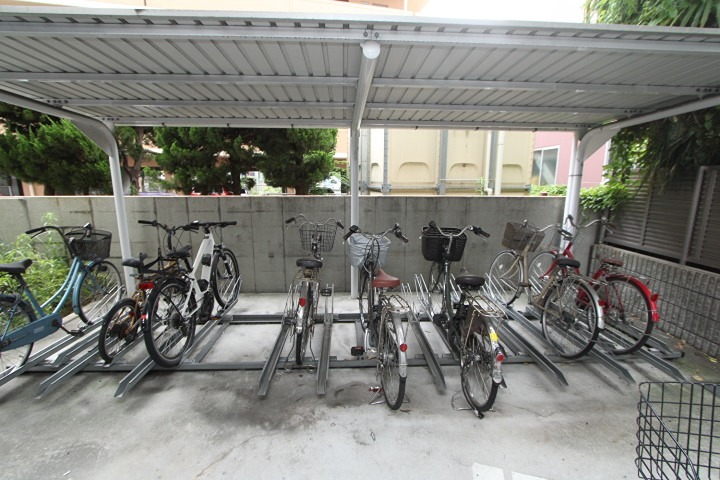 ピコットVII 駐車場