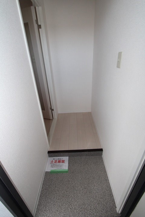 レオハイム長尾３ 玄関