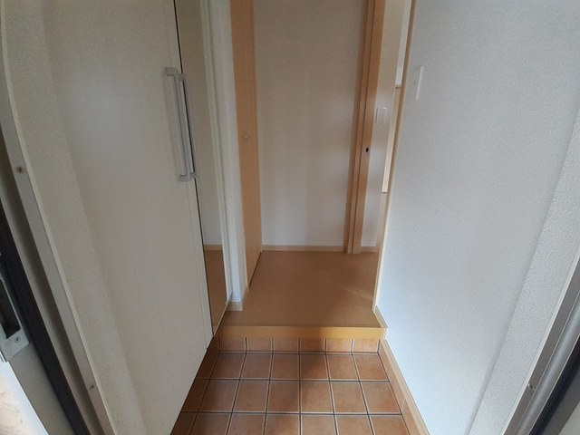 プラスドサンテ・トロワ 玄関