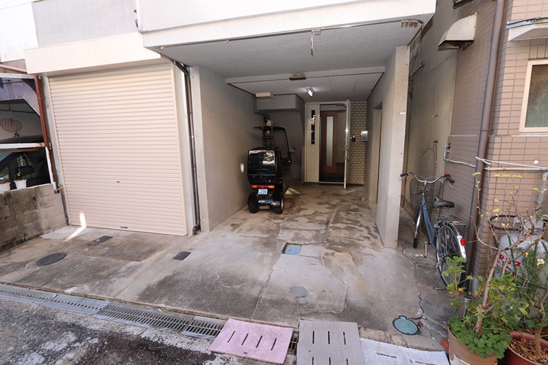 寝屋川市川勝町4-6　賃家 エントランス