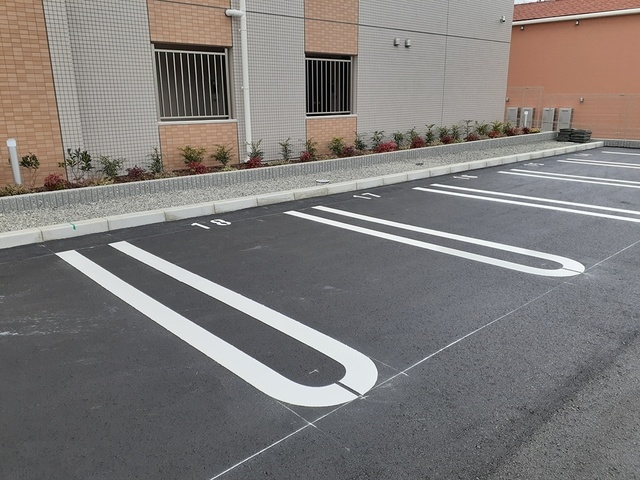 グランファーレ 駐車場