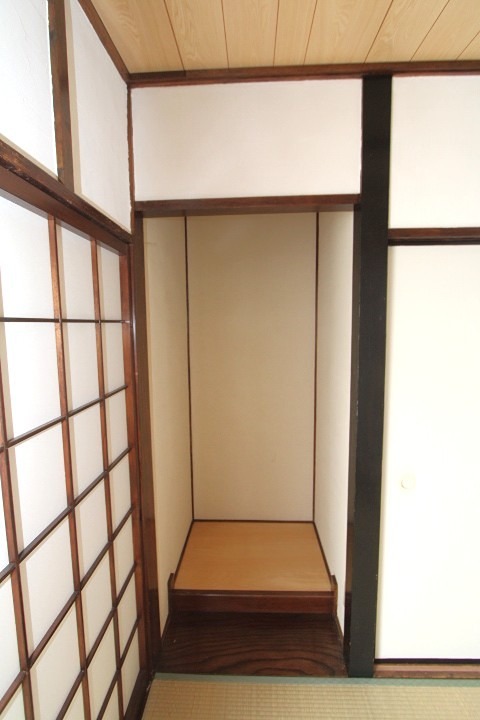 春日東町２丁目21-11　賃家 収納