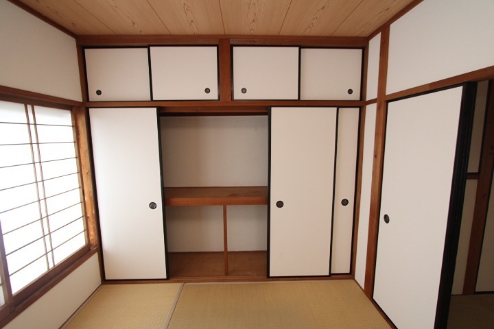 甲斐田東町1-34　貸家 収納