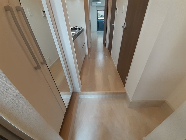 楽園 玄関