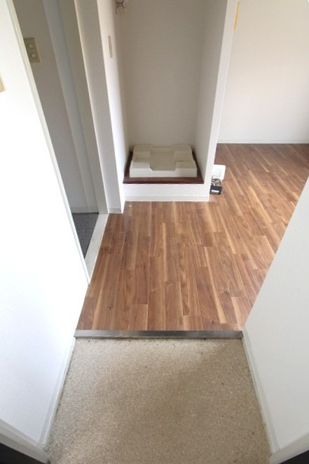 New　StoRK　Apartment　禁野本町 玄関