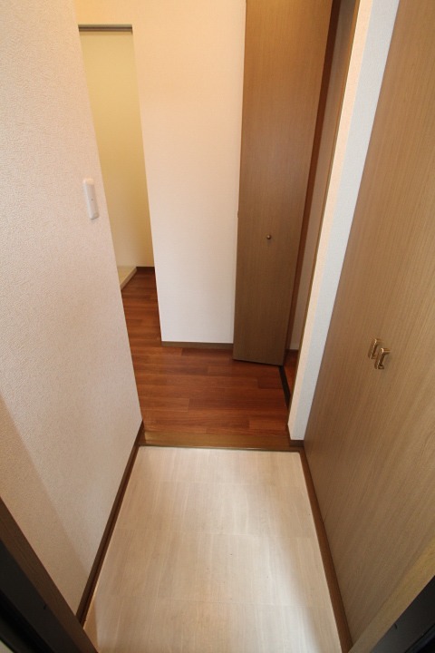 クレベール西禁野 玄関