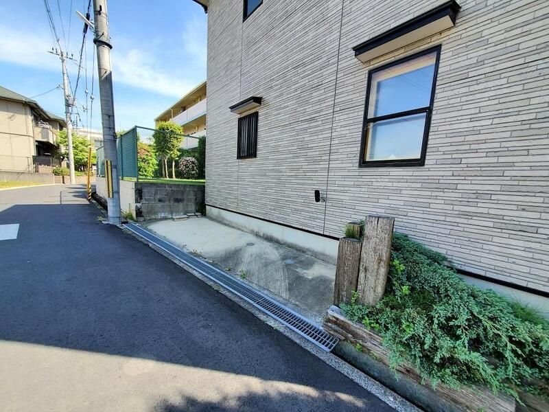 長尾元町5丁目25-48　貸家 駐車場