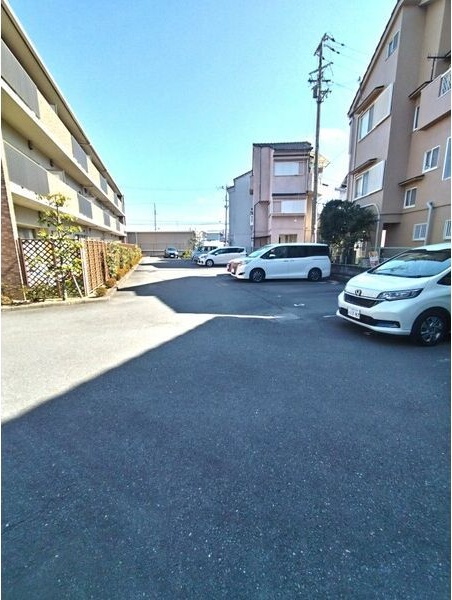 プレザント枚方 駐車場