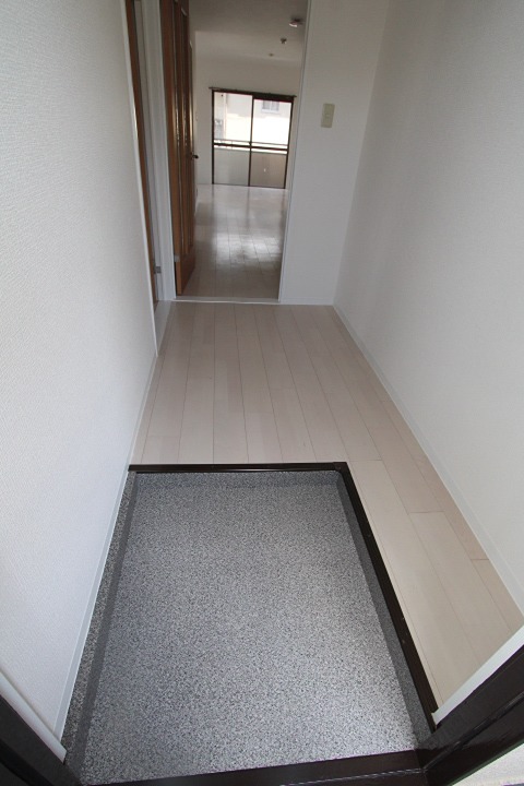 レオハイム東山 玄関