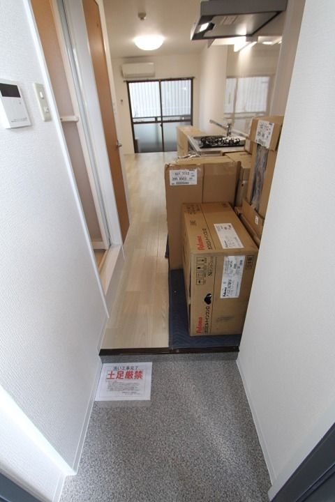 レオハイム長尾３ 玄関