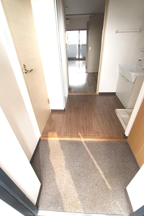 カリーノカサメント東中振 玄関