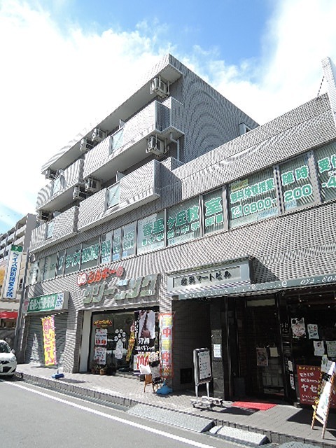 産晃マ－トビル 外観