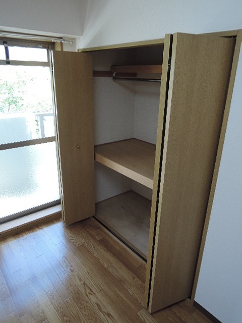 産晃マ－トビル 収納