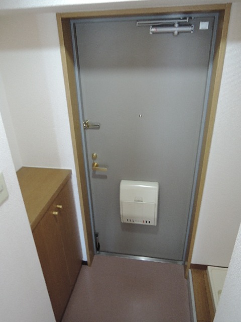 産晃マ－トビル 玄関