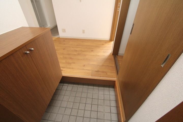 リヴィエール・シャン西禁野 玄関