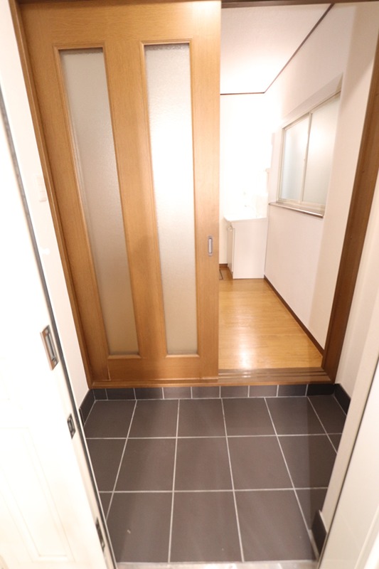 寝屋川市川勝町4-6　賃家 玄関