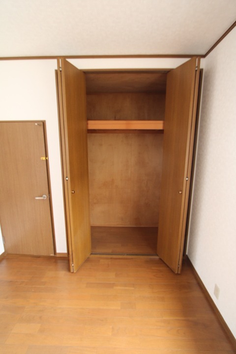 渚南町４６-５戸建 収納