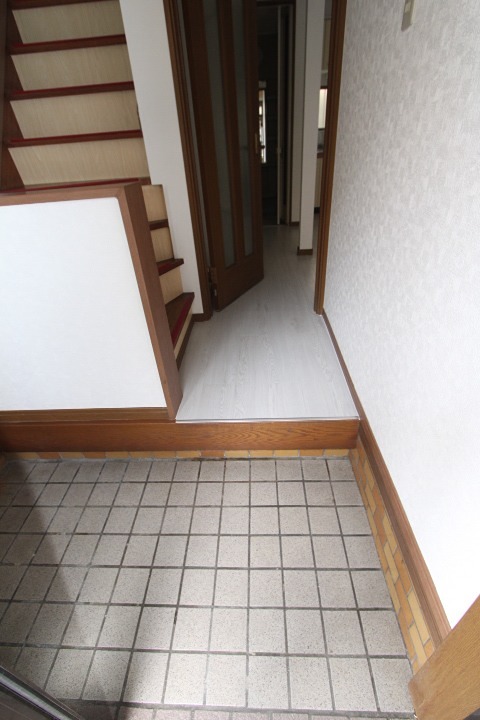 渚南町４６-５戸建 玄関