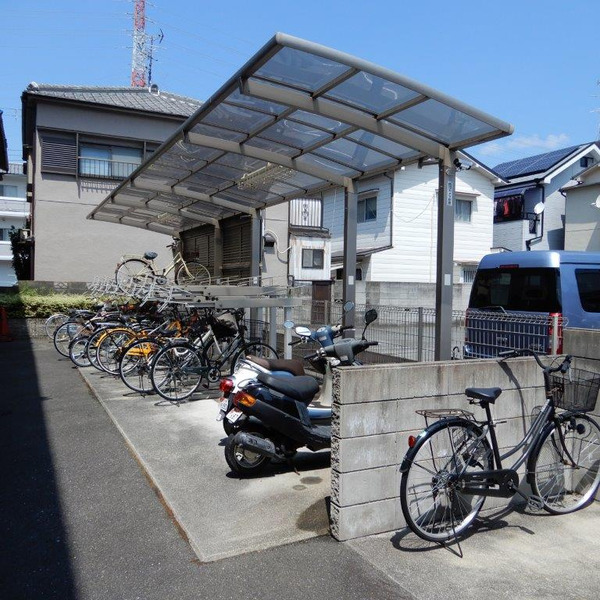 ヴァレーゼ 駐車場