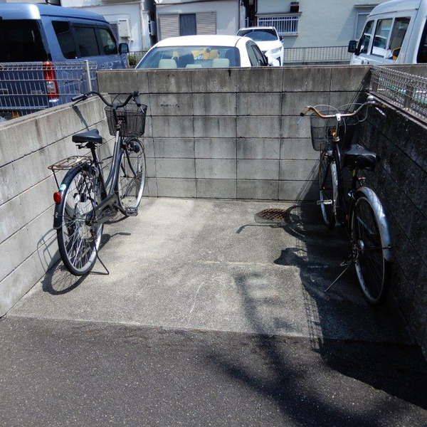 ヴァレーゼ 駐車場