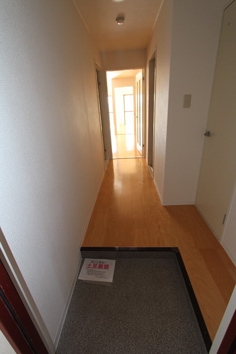 レオハイム津田２ 玄関