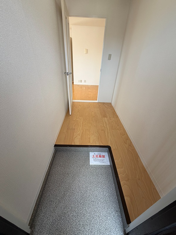 レオハイム東山 玄関