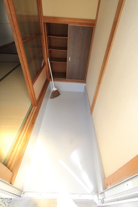 天の川二戸一　天之川町1-11　右側貸家 玄関