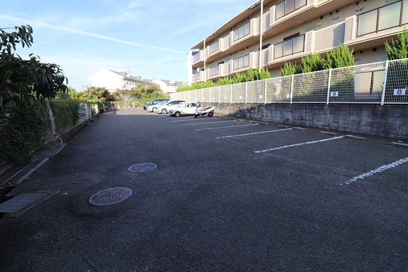 プリーミエル 駐車場
