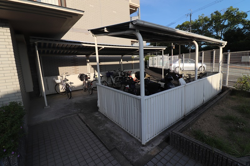プリーミエル 駐車場