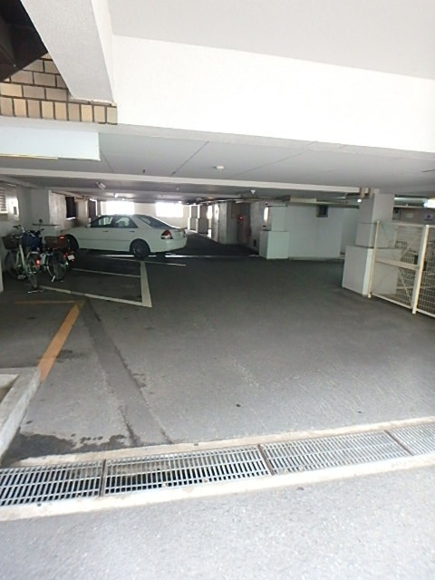 香里ロイヤルプラザ 駐車場